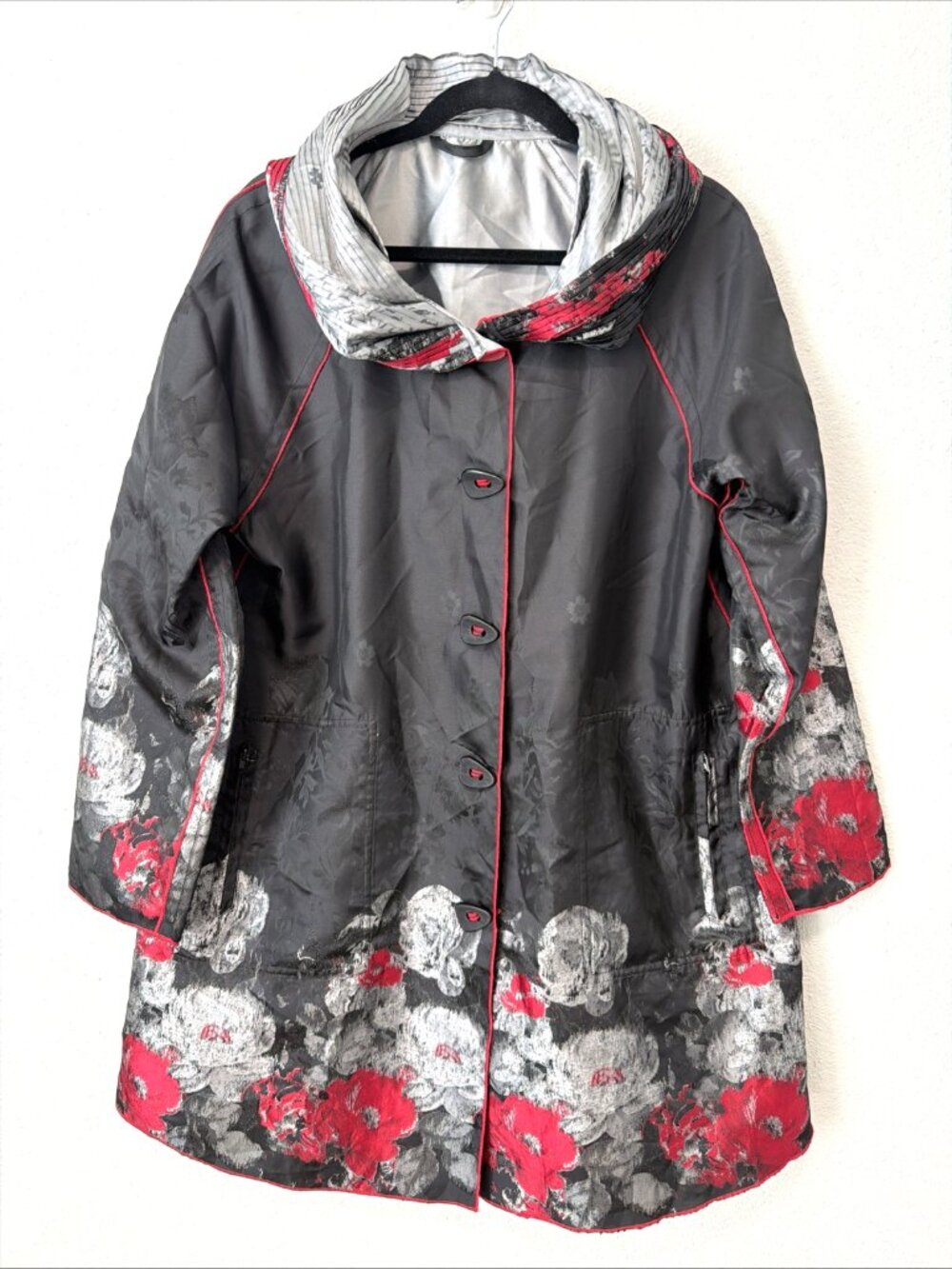 TravelSmith Womens S Reversible Floral Rain Coat Black Red Travel Lightweight